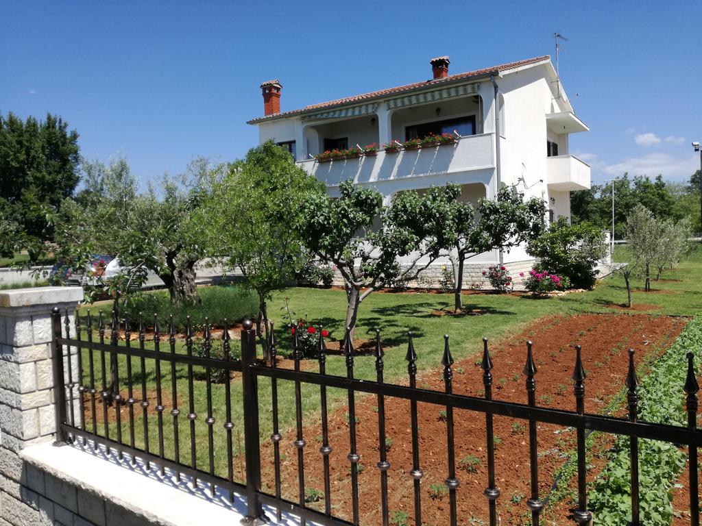 Apartment Vesna Veleniki Екстер'єр фото