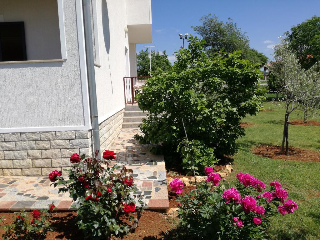 Apartment Vesna Veleniki Екстер'єр фото