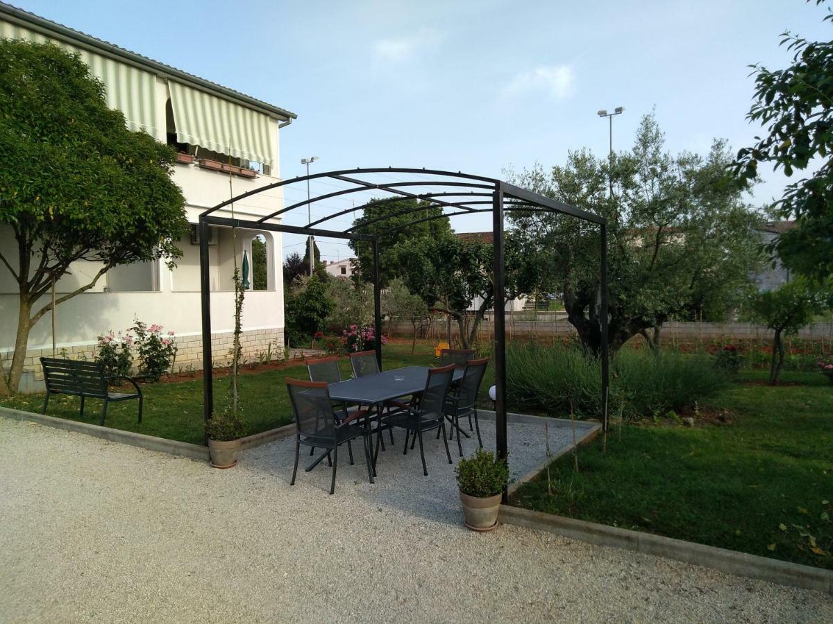 Apartment Vesna Veleniki Екстер'єр фото
