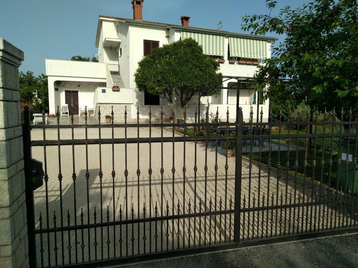 Apartment Vesna Veleniki Екстер'єр фото